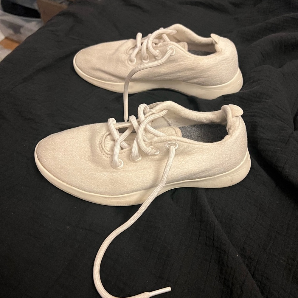 Allbirds- Women’s wool runners- Natural White size 7